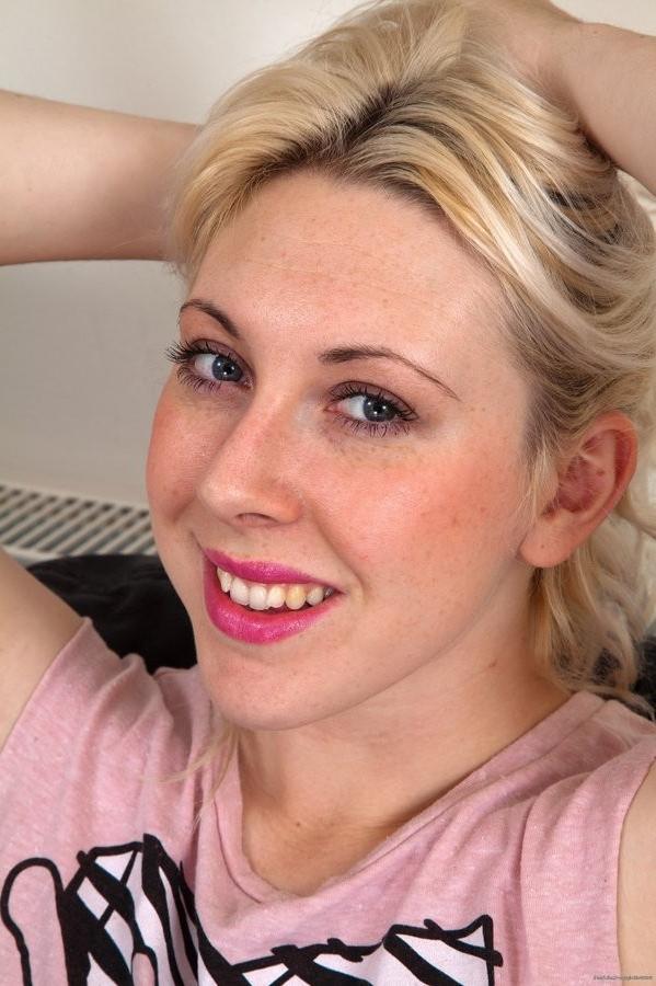 16P Hairy Dirty Blonde Babe Spreads Her Pussy Lips Wide