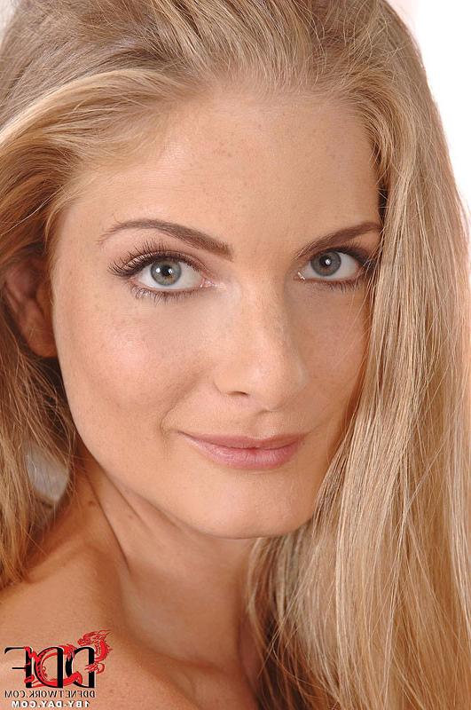 16P Cayenne Klein naked sexy blonde fingers her pussy in the bedroom
