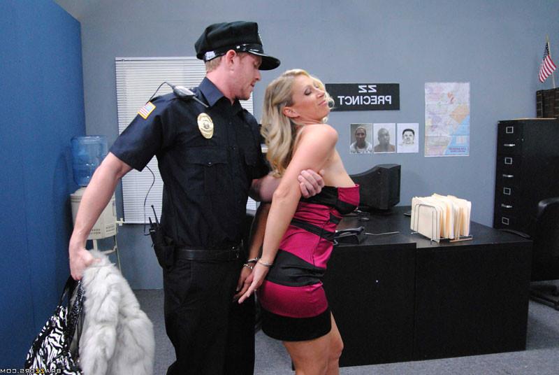 17P The pornstar milf Devon Lee drilled while fuck hard
