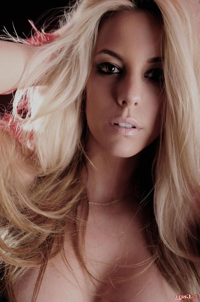 15P Got Gisele gets her big hooters out of her sexy shiny dress