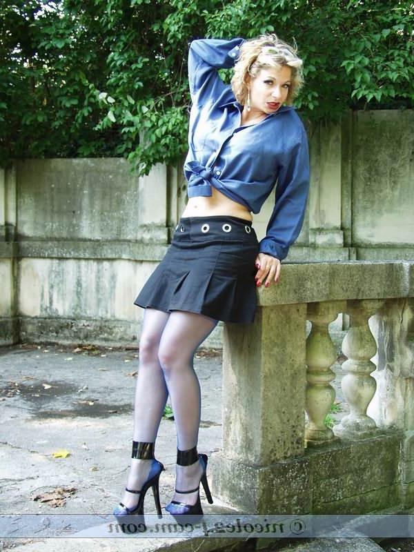 16P Sexy Nicoles feet in blue stockings