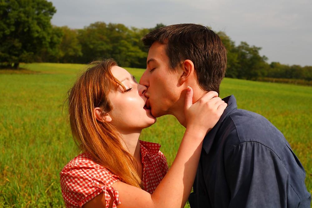 10P Girl has nice outdoor sex