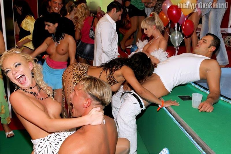 15P Hot horny amateurs sucking fucking at hardcore sex party
