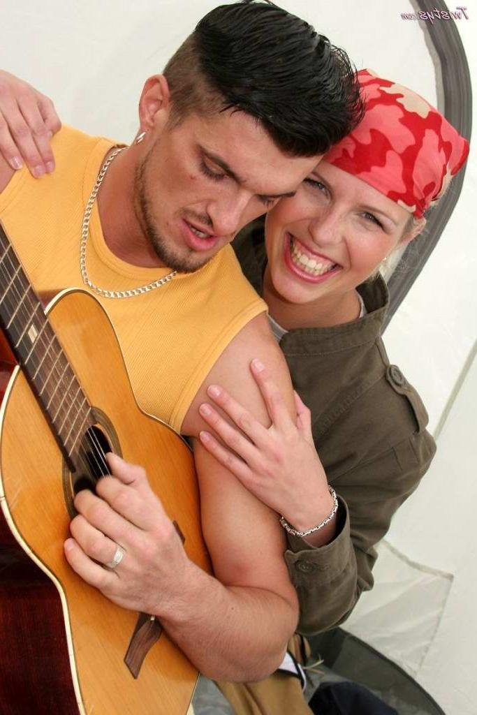 18P Horny couple fucking hard outdoor