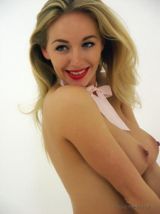 16P Hayley Marie Retro style lingerie striptease