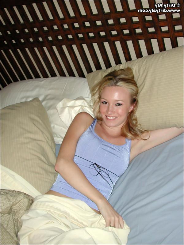 15P Dirty Aly gets naughty in the bedroom
