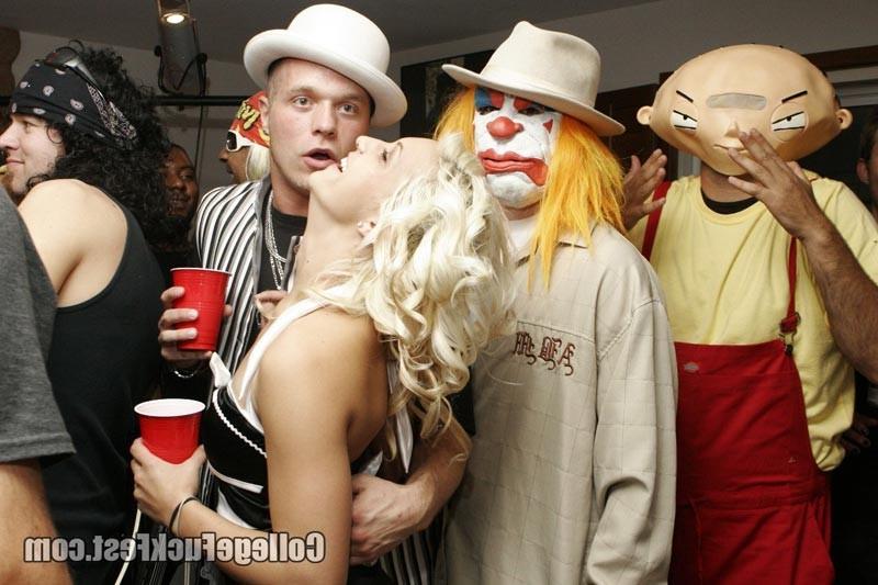 16P Horny blonde coed fucking hard on college sex party