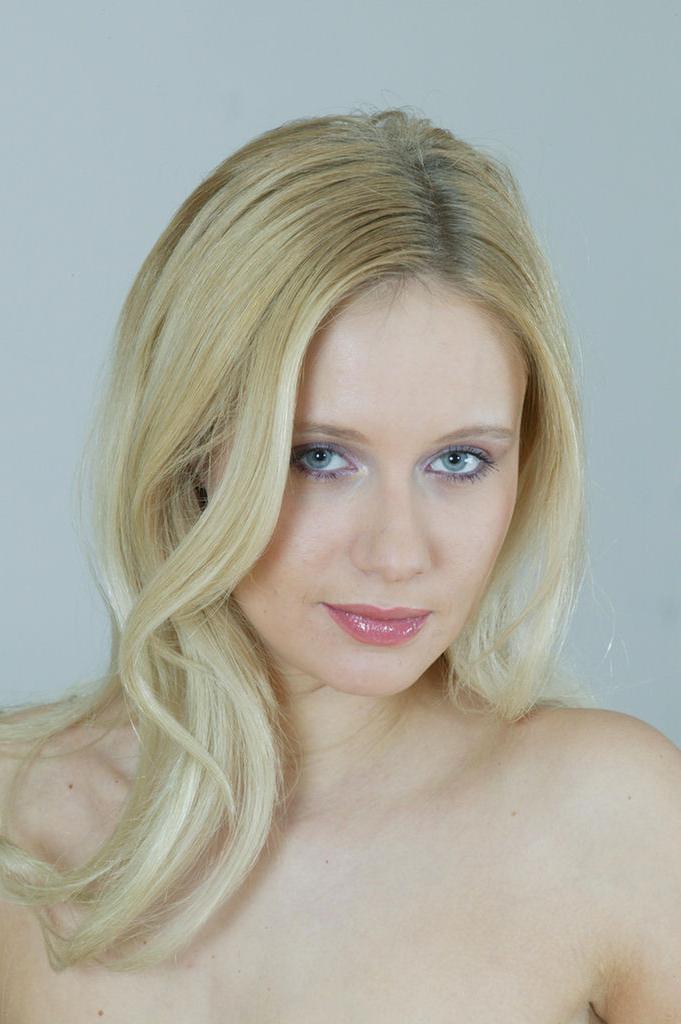 20P Big boobed blonde babe loves stuffing her pussy with dildo