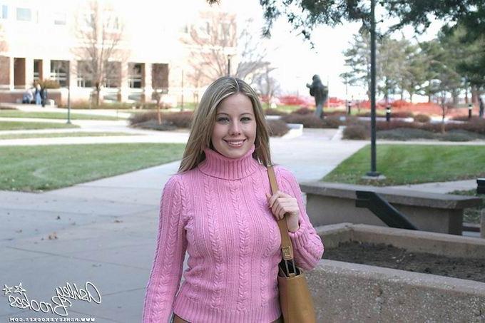 16P Cute blonde teen babe posing outdoor