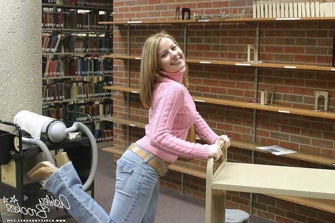 16P Cute blonde teen babe posing outdoor