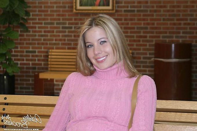 16P Cute blonde teen babe posing outdoor