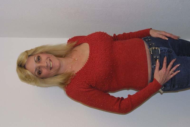 16P Busty MILF gets naked for the camera