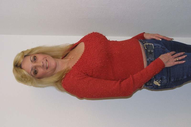 16P Busty MILF gets naked for the camera