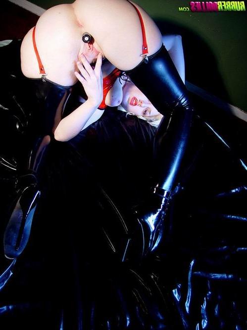 16P blonde babe in latex masturbating with a dildo