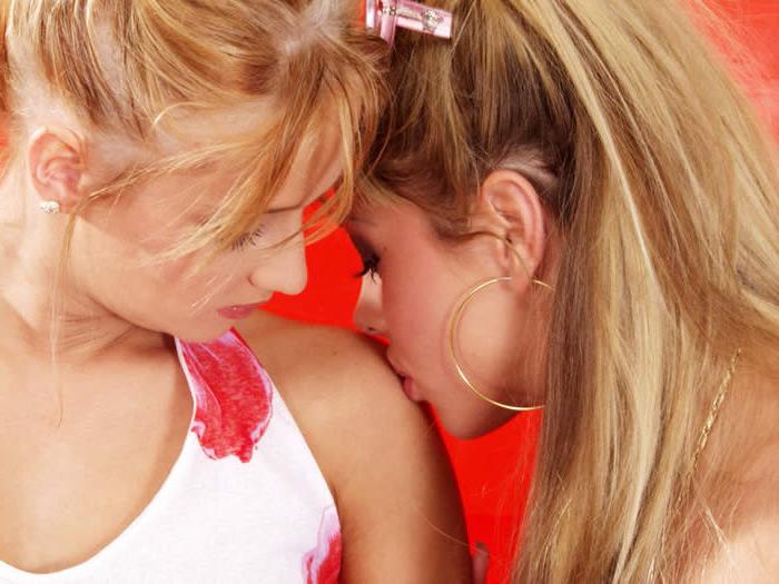 6P Two beautiful blonde lesbian chicks licking pussy