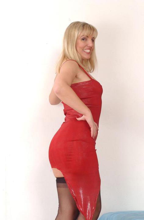 17P Blonde Stocking Momma Wanks with Dildo