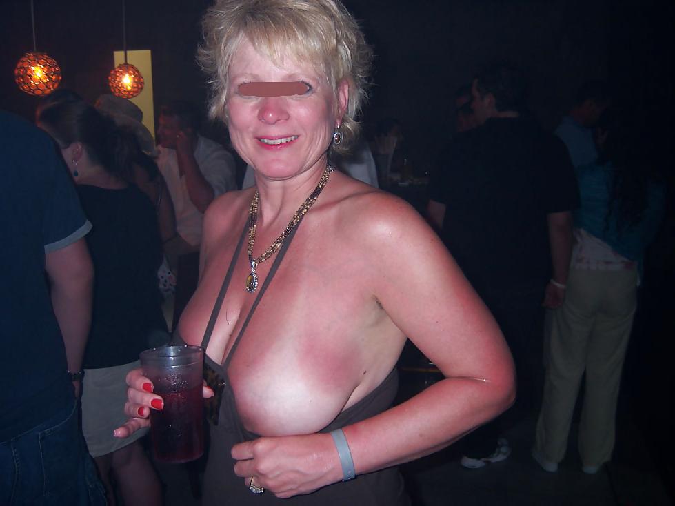 25P Busty Blonde MILF