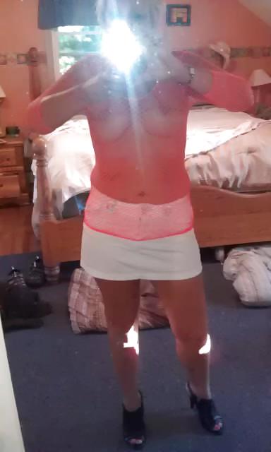 25P Busty Blonde MILF