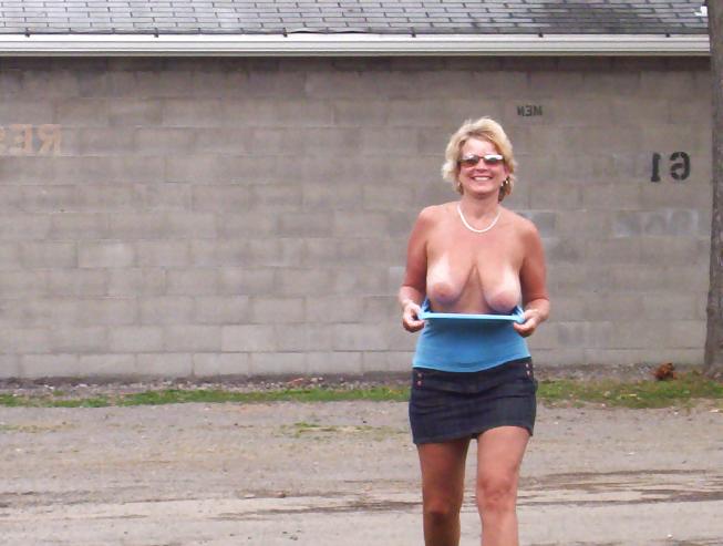 25P Busty Blonde MILF