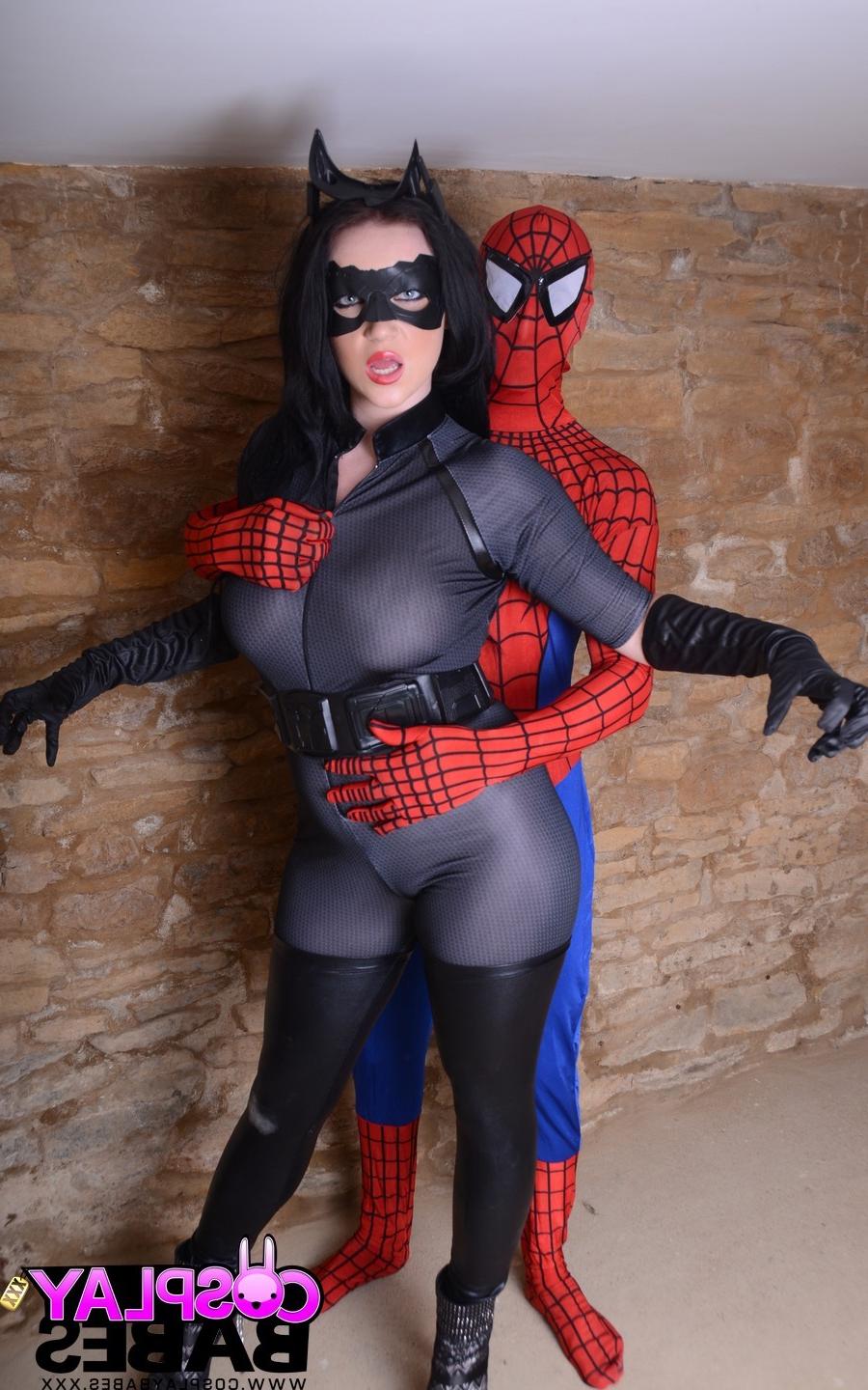 14P Catwoman Vs Spiderman Cosplay with Harmony Reigns