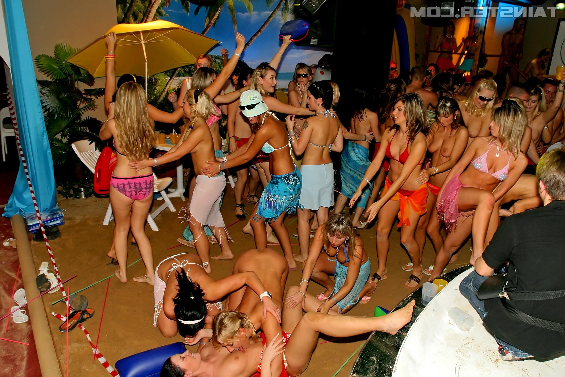 15P Watch more drunk girls getting horny