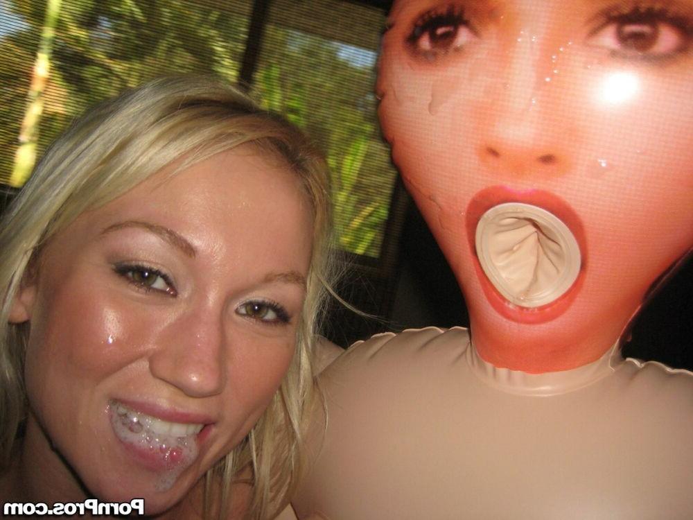 15P Horny gfs lick cock and cumshots  39