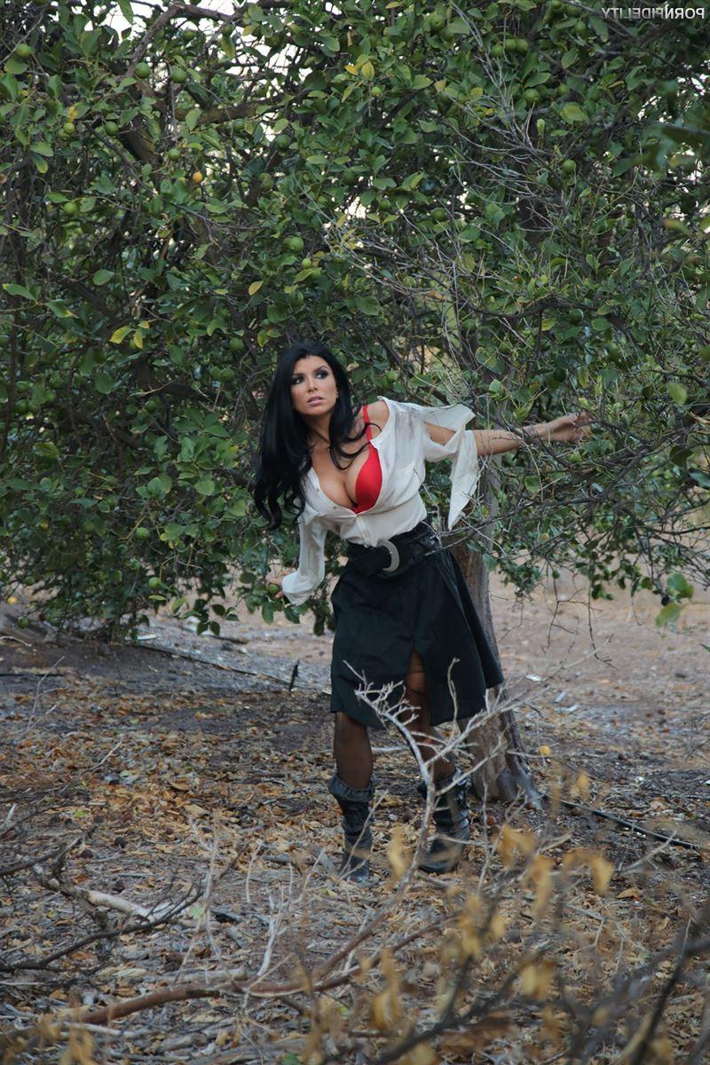 16P Romi Rain gets drilled by Ryan Madison around the house