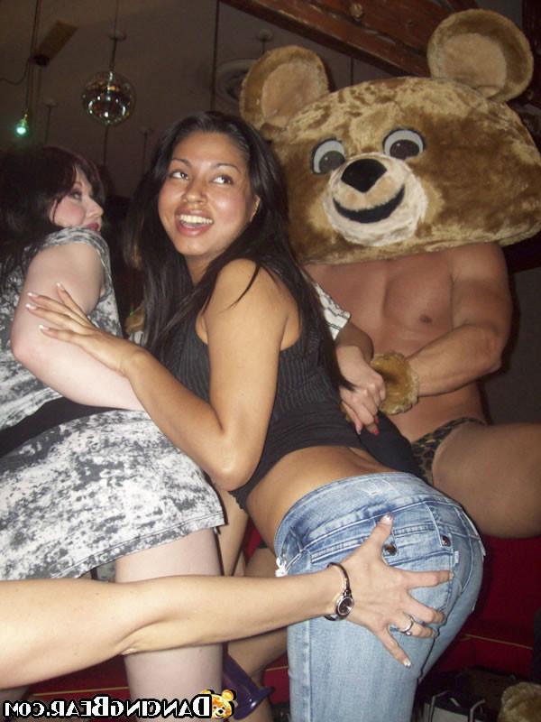 16P Pale hottie sucks stripper cock