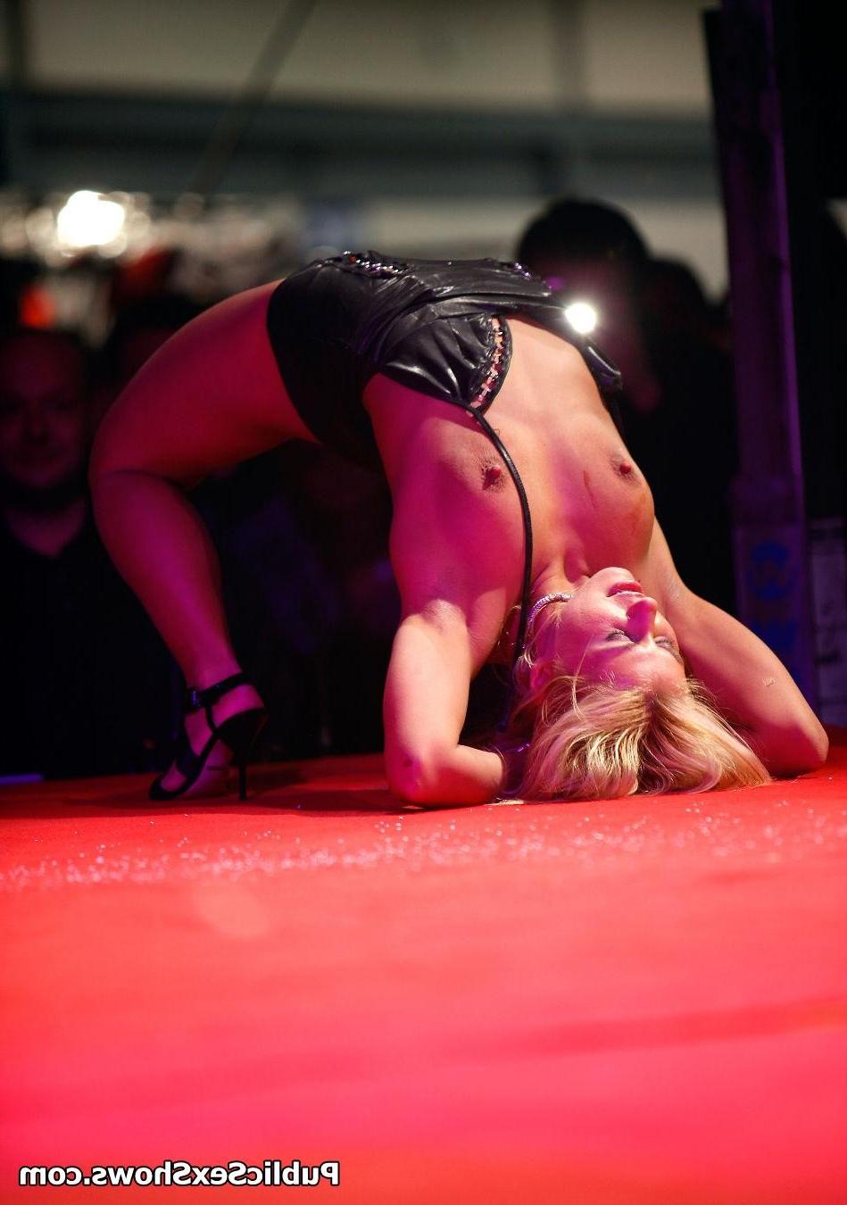 12P Pictures and videos from live sex events all over the world