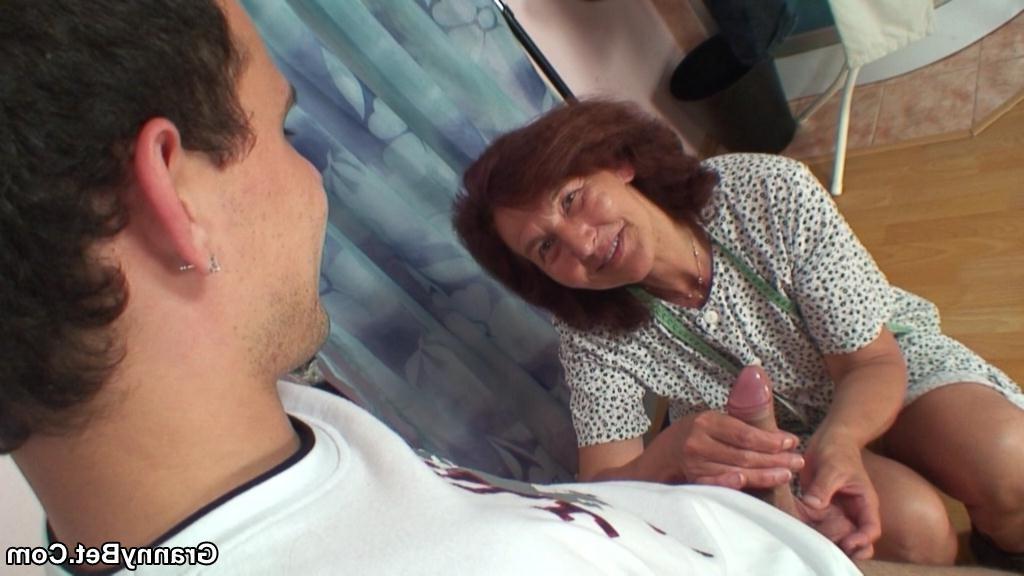 16P Granny rides him both ways and her body looks great as his young