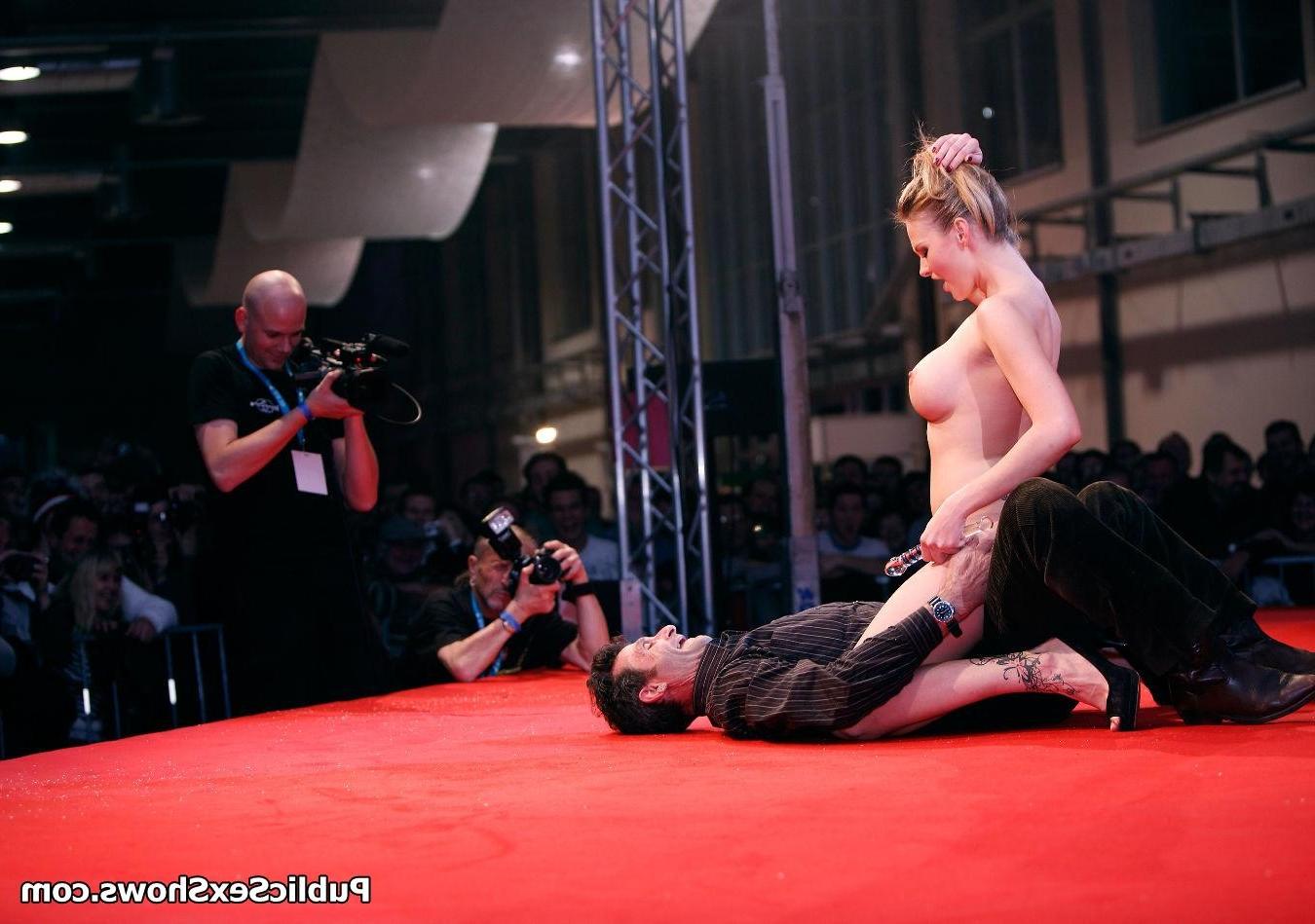 12P Pictures and videos from live sex events all over the world