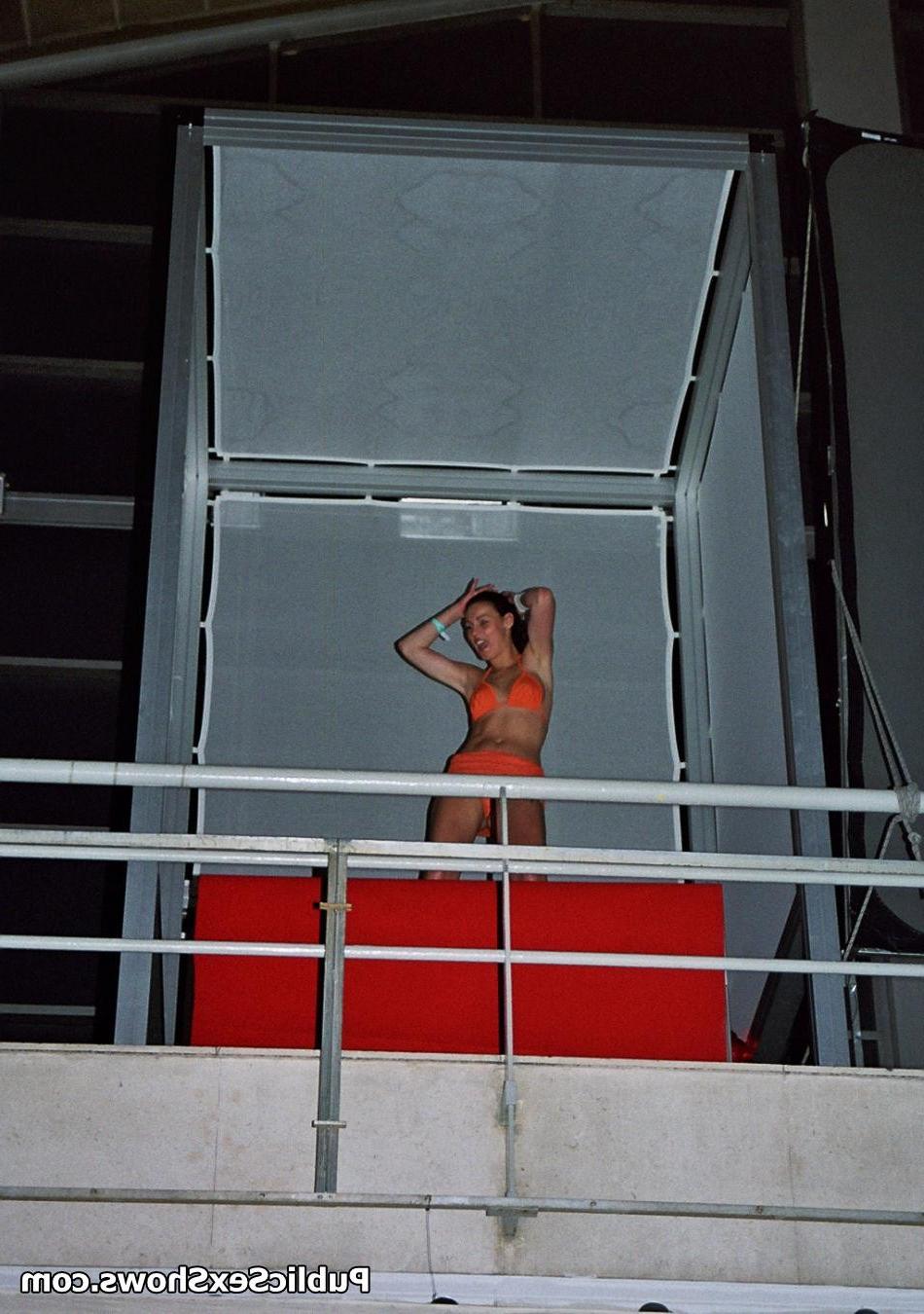 12P Pictures and videos from live sex events all over the world