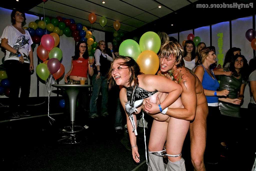 16P Drunk amateur girls hardcore party sex