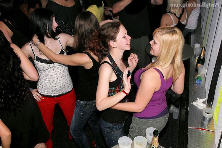 16P Great orgy with amateur sluts fucking hard