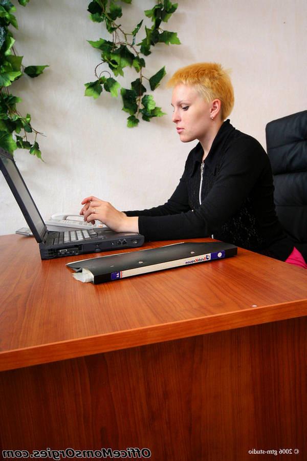 20P Kinky and sexy secretary seduces his boss into lots of hardcore sex