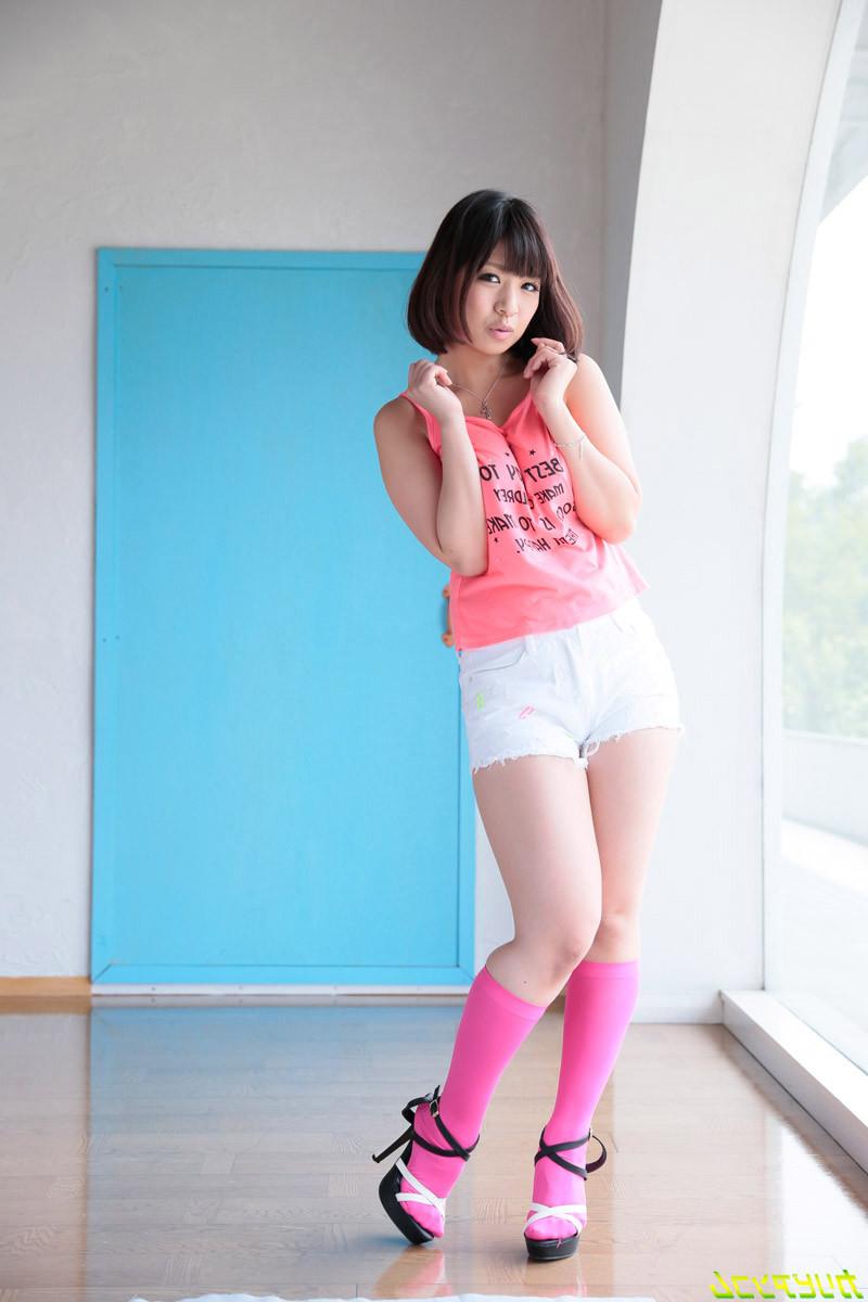 25P Busty fashion model blue sky rape