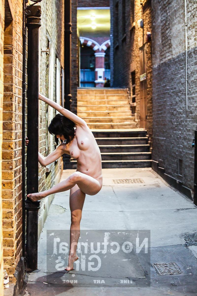 8P A girl is posing nude outdoor