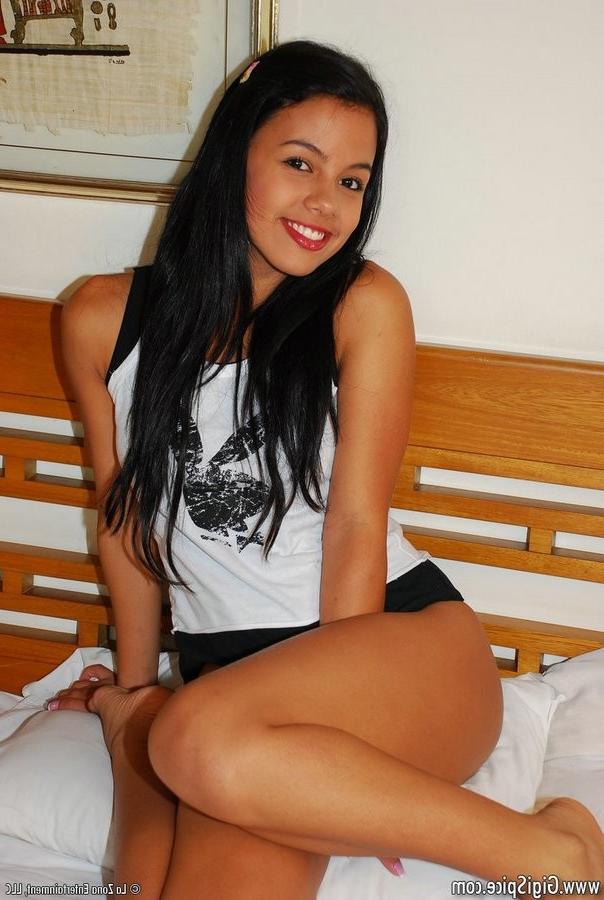 15P Gigi has some fun in her bed and fucks her vagina with a blue 
