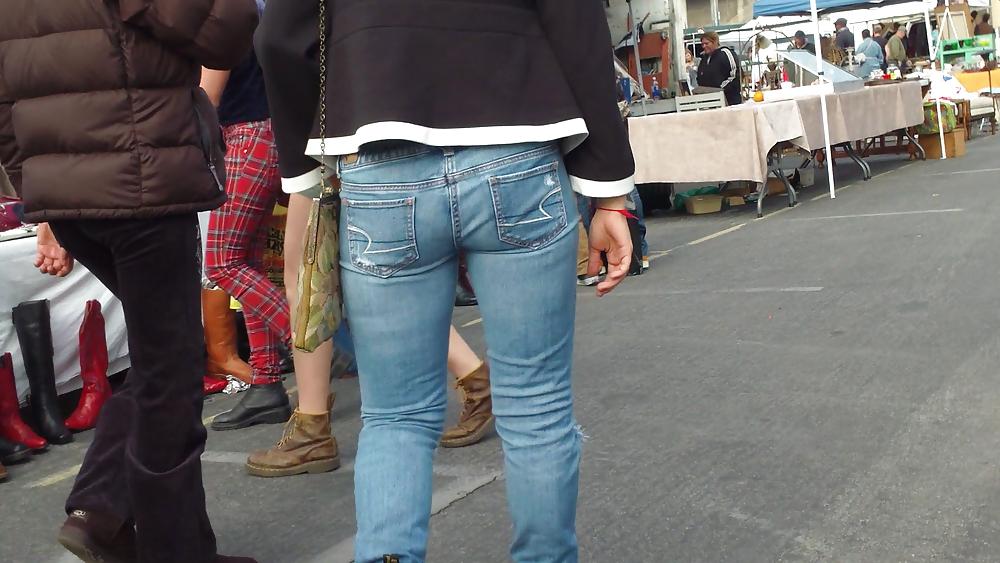 21P Very tight sexy teen ass & butt in blue jeans