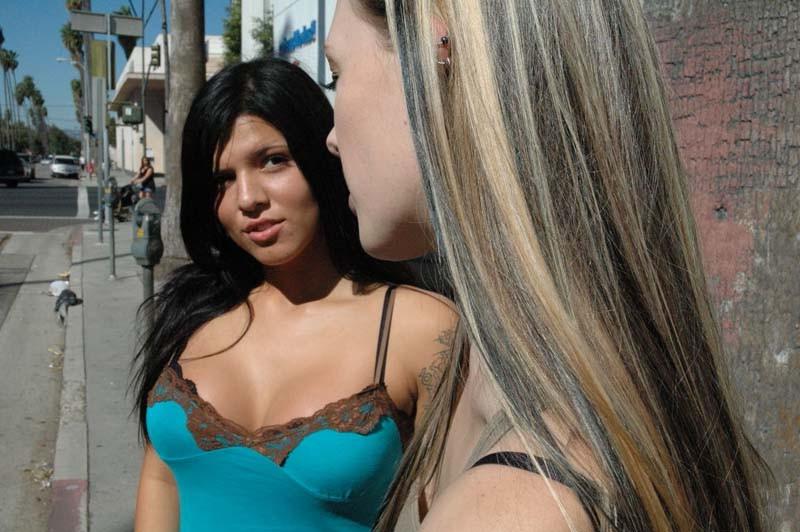 16P Cute lesbians sucking pussies and fucking pussies with a dildo