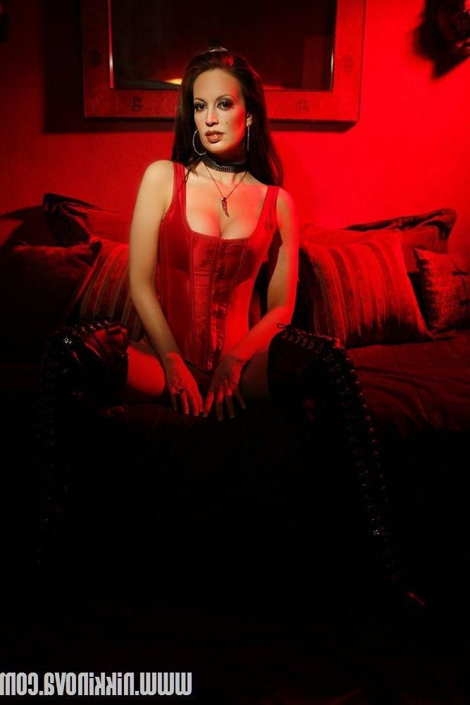 15P Nikki Nova is sultry and sex in her red bustier!