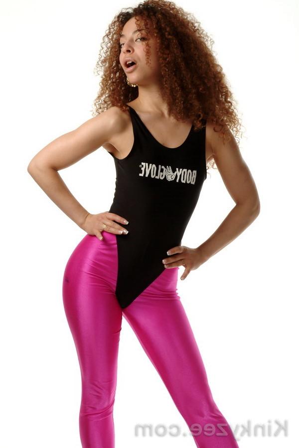15P Zee works up some camel toe pussy sweat in a body glove