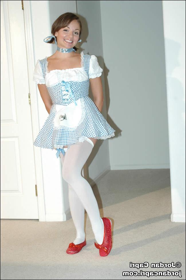 16P Brunette amateur jordan capri in a dorothy costume