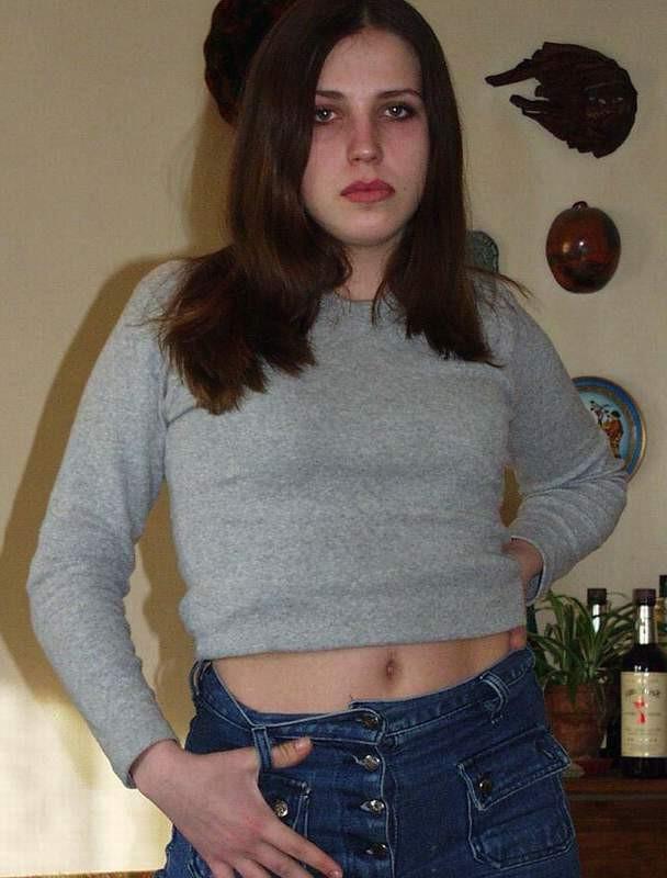 16P Single brunette masturbating pussy to get orgasm