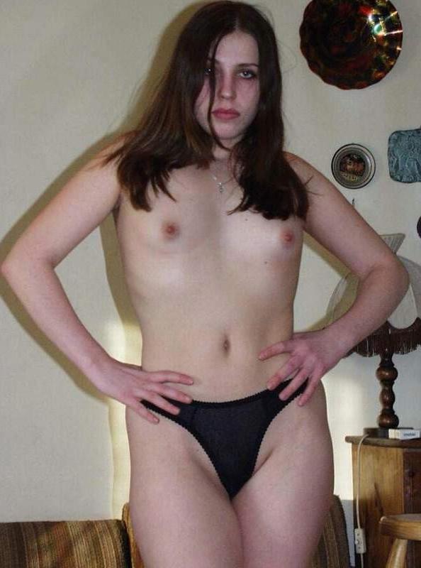 16P Single brunette masturbating pussy to get orgasm