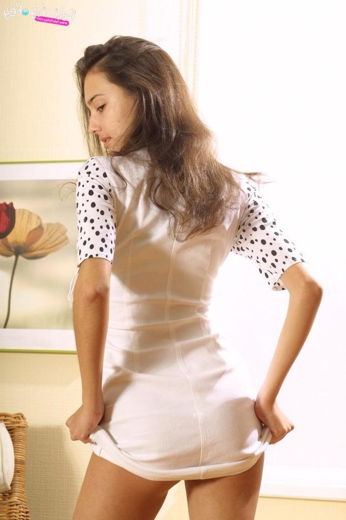 15P Cute busty teen model
