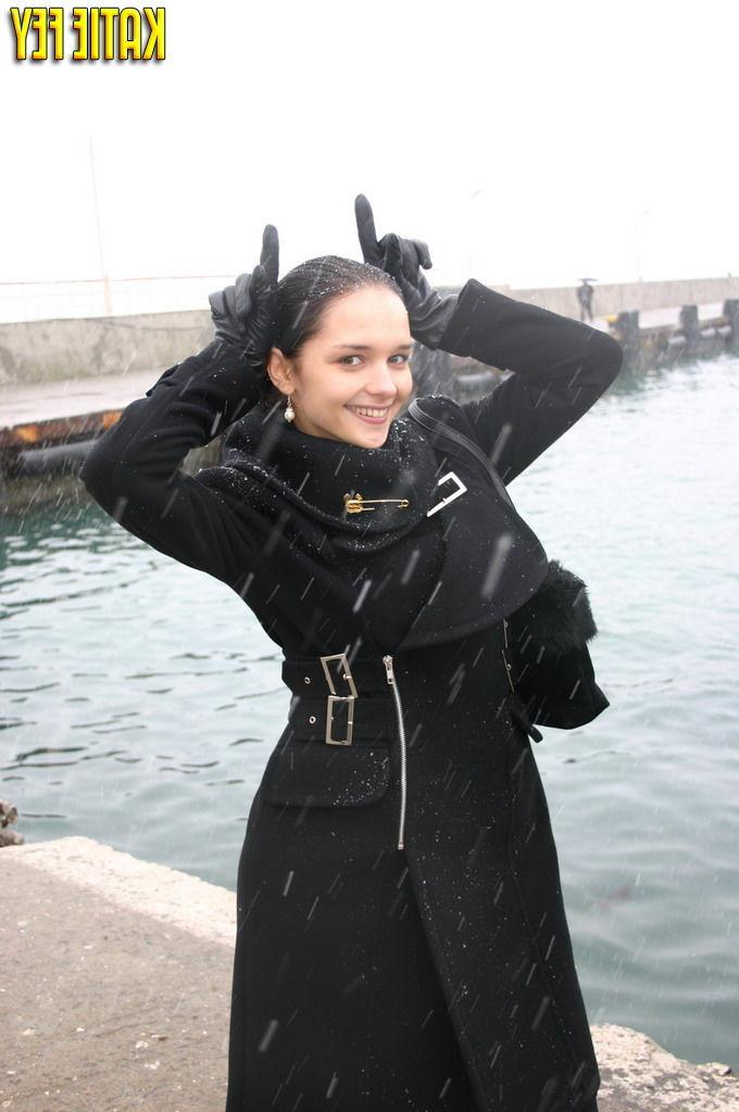 15P Busty teen model's day out
