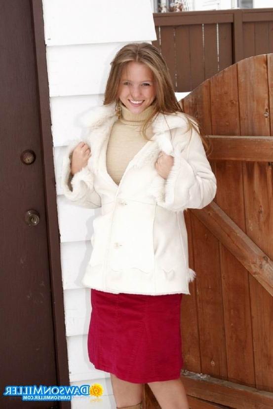 16P cute brunette teen posing outdoor