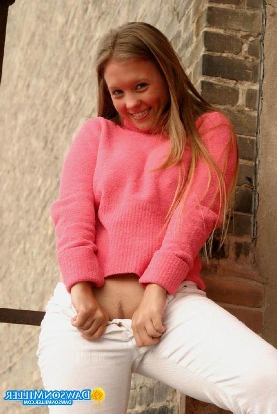 16P cute brunette teen showing her pussy outdoor