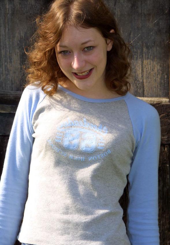 20P Sweet teen showing pale ass outdoor